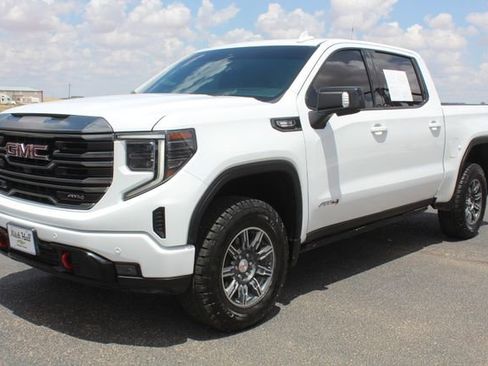 Used 2024 GMC Sierra 1500 AT4 w/ Technology Package AWD/4WD image 10