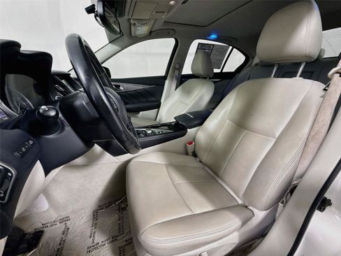 Used 2017 INFINITI Q50 3.0t Premium w/ Cargo Package (L95) RWD image 2