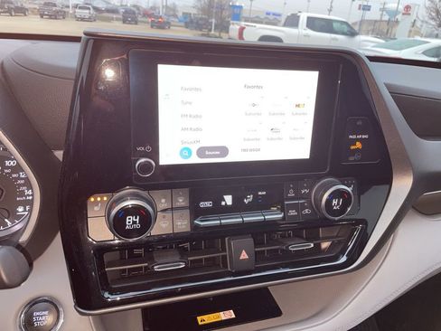 Used 2023 Toyota Highlander XLE image 20