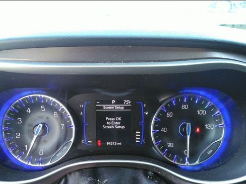 Used 2020 Chrysler Voyager LX FWD image 8