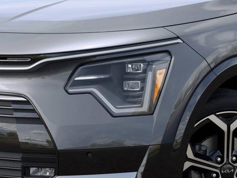 New 2025 Kia Niro SX Touring image 10