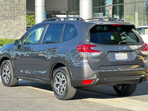 Used 2023 Subaru Forester Premium image 6