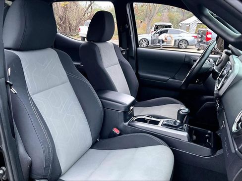 Certified 2022 Toyota Tacoma TRD Off-Road image 8