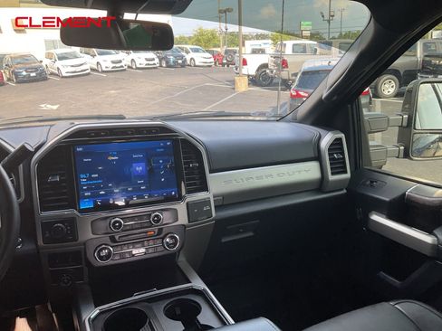 Used 2022 Ford F250 Lariat w/ Black Appearance Package image 39