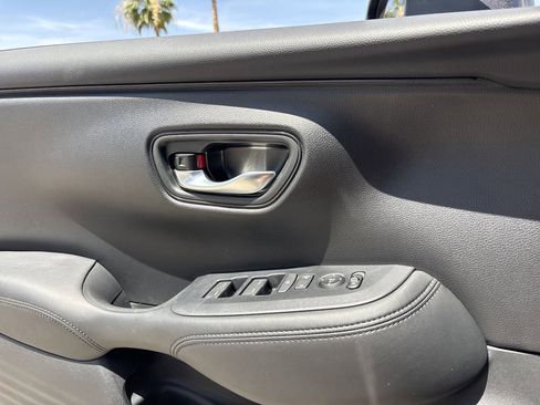 Certified 2025 Honda HR-V LX image 19