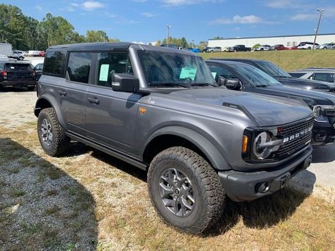 New 2025 Ford Bronco Badlands image 3