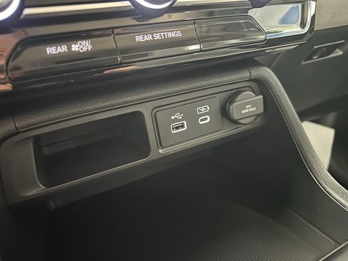 Used 2023 Honda Pilot LX image 17