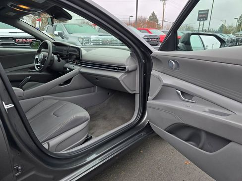 Used 2024 Hyundai Elantra SEL image 13