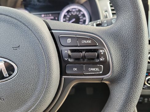 Used 2018 Kia Niro LX FWD image 28
