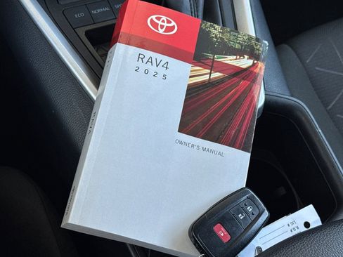 Used 2025 Toyota RAV4 XLE FWD image 4