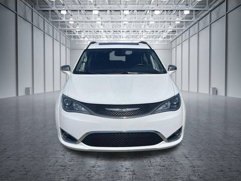 Used 2019 Chrysler Pacifica Limited FWD image 2