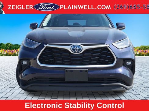 Used 2022 Toyota Highlander LE AWD/4WD image 8
