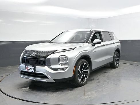 Used 2024 Mitsubishi Outlander 4WD Plug-In Hybrid image 8