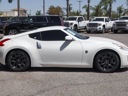 Used 2017 Nissan 370Z Coupe RWD image 10
