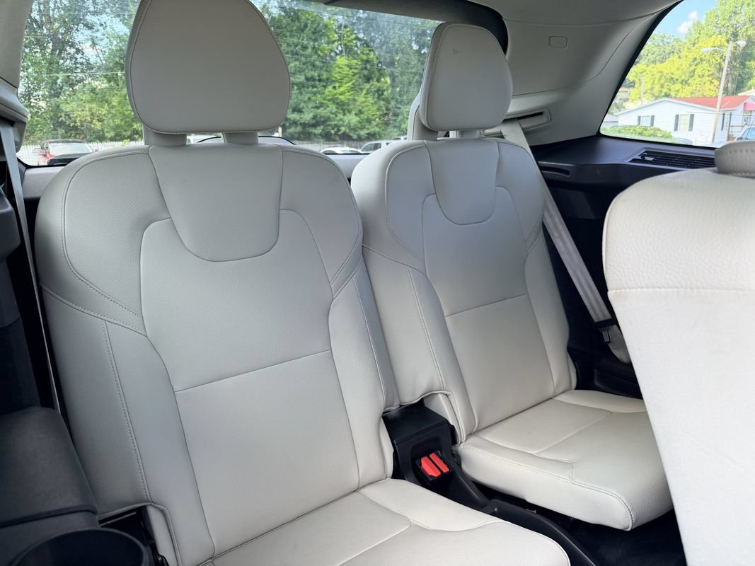 Used 2019 Volvo XC90 T5 Momentum w/ Protection Package Premier FWD image 16