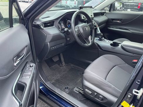 Used 2022 Toyota Venza LE AWD/4WD image 5