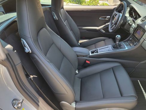 Used 2025 Porsche 718 Cayman RWD image 29