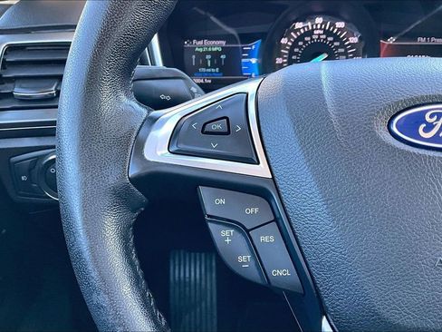 Used 2017 Ford Fusion SE w/ Equipment Group 201A image 19