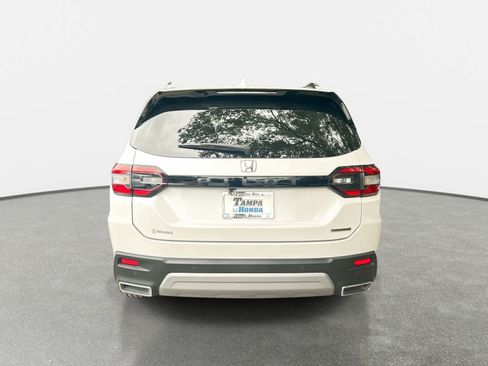 Used 2023 Honda Pilot Touring image 7