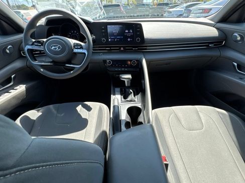 Used 2022 Hyundai Elantra SEL w/ Preferred Accessory Package FWD image 29