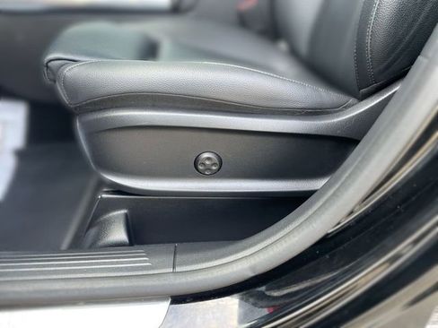 Used 2025 Mercedes-Benz GLA 250 image 16