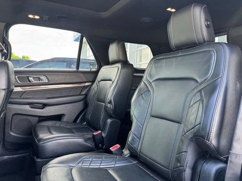 Used 2018 Ford Explorer Platinum AWD/4WD image 8
