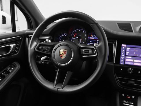 Certified 2025 Porsche Macan S AWD/4WD image 33