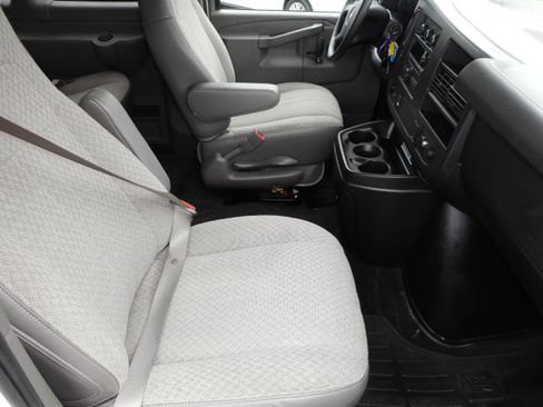 Used 2016 Chevrolet Express 3500 LT w/ LT Preferred Equipment Group image 27
