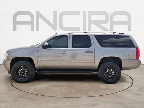 Used 2013 Chevrolet Suburban LT image 7