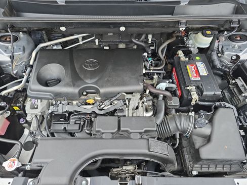 Used 2019 Toyota RAV4 LE image 28