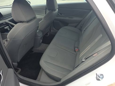 Used 2025 Hyundai Elantra SEL FWD image 6