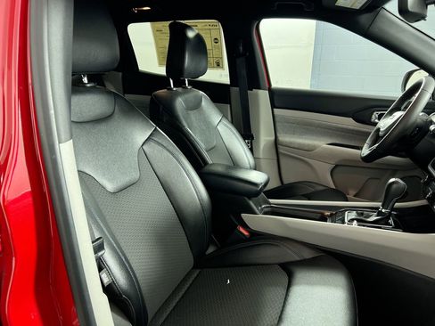 Used 2024 Jeep Compass Latitude image 28