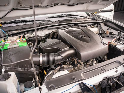 Used 2020 Toyota Tacoma TRD Off-Road image 33