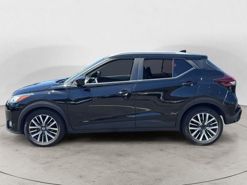 Used 2021 Nissan Kicks SV FWD image 3