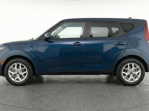 Used 2025 Kia Soul LX w/ LX Technology Package FWD image 5