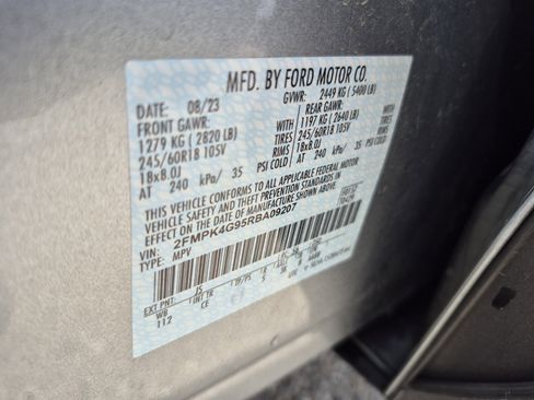 Used 2024 Ford Edge SE image 25