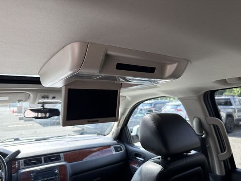 Used 2013 Chevrolet Tahoe LT w/ Luxury Package RWD image 28