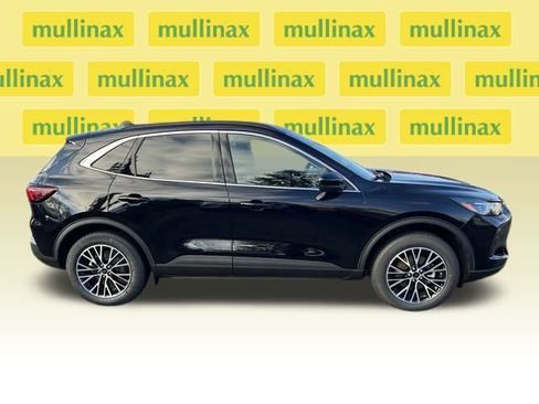 New 2025 Ford Escape SE w/ PHEV Premium Package FWD image 2
