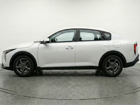Used 2025 Kia K4 LXS image 5