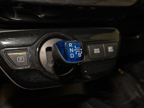 Used 2021 Toyota Prius LE image 14