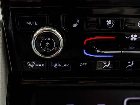 Used 2023 Jeep Grand Cherokee L Summit w/ Advanced Protech Group IV image 32