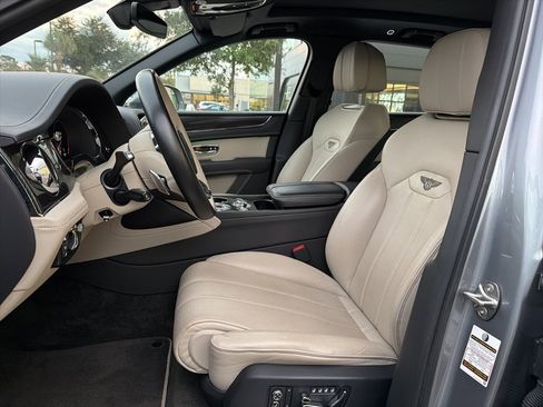Used 2021 Bentley Bentayga image 5