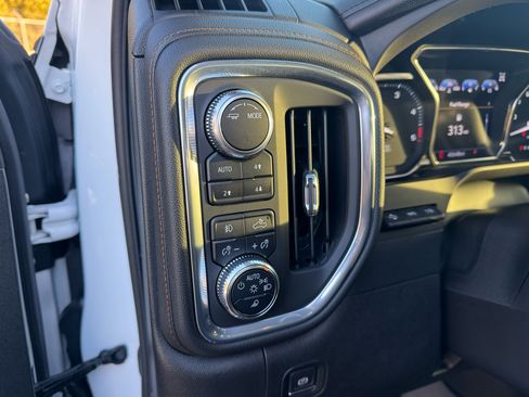 Used 2022 GMC Sierra 2500 AT4 w/ AT4 Premium Plus Package image 17