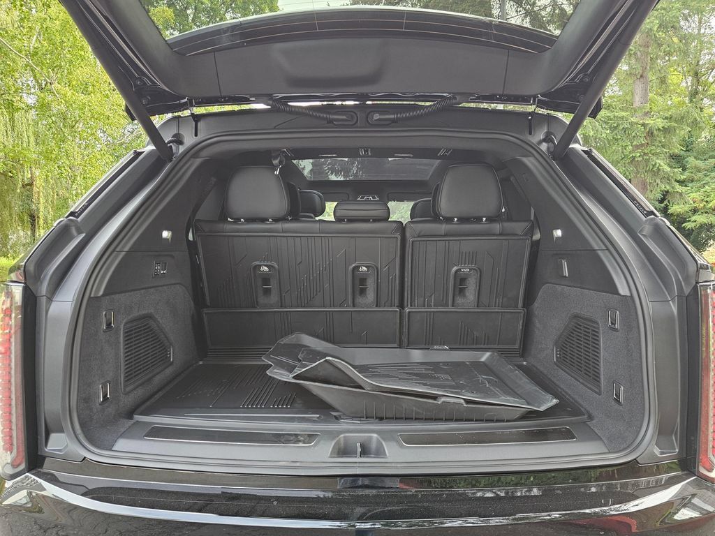 New 2026 Cadillac Escalade IQ Luxury 1 w/ LPO, Floor Liner Package AWD/4WD image 17