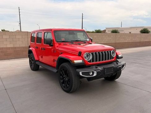 Used 2025 Jeep Wrangler Unlimited Sahara AWD/4WD image 5