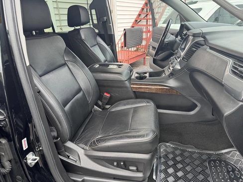 Used 2018 Chevrolet Suburban LT w/ LT Signature Package image 32