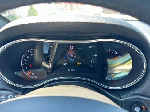 Used 2022 Jeep Grand Cherokee Limited image 19