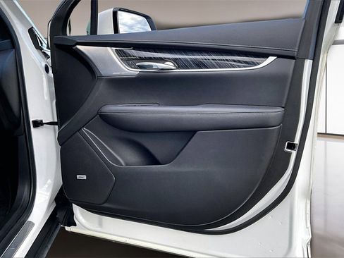 Used 2022 Cadillac XT6 Premium Luxury w/ Technology Package image 19