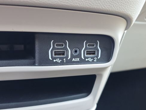 Used 2023 Chrysler Pacifica Touring-L FWD image 26