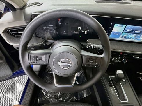 Used 2025 Nissan Kicks SV AWD/4WD image 19